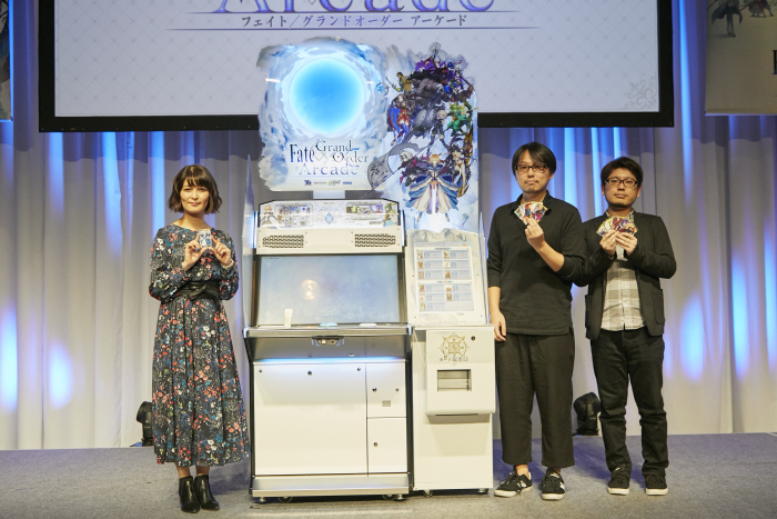 『Fate/Grand Order Arcade』キービジュアル＆ゲーム機を初お披露目！声優・川澄綾子も感激！