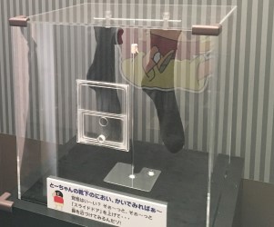 「クレヨンしんちゃん」×「東京タワー」イベント開催！臭いを再現したひろしの靴下展示、気になる…。