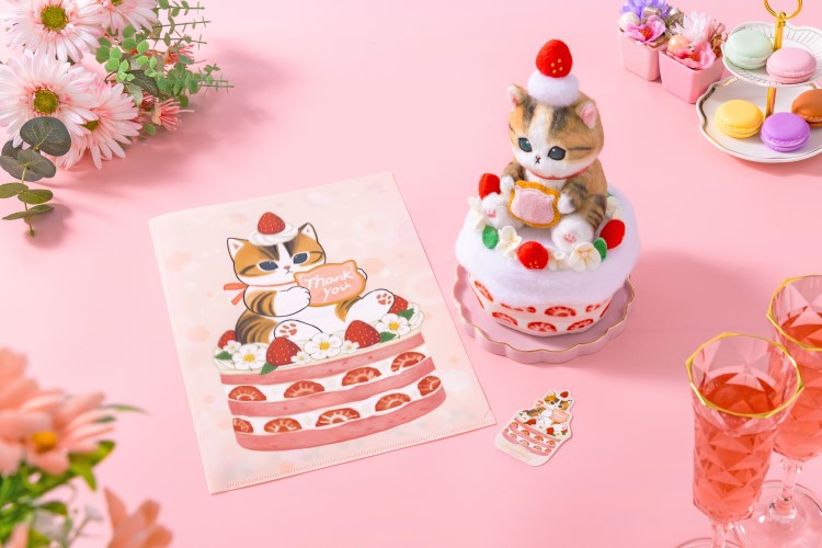 mofusandのにゃんこがケーキの上にお座り♡描き下ろしデザインのグッズが登場中！