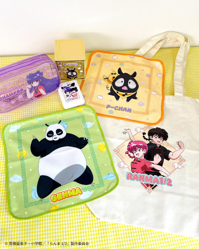 クリアペンケース、卓上小物収納、ハンドタオル、トートバッグ／各390円（税込429円）<br>モバイルバッテリー10000mAh／3,000円（税込3,300円）<br>※オンラインショップ限定受注販売品