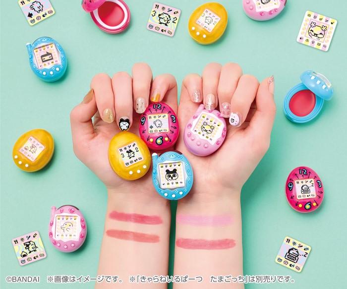 「たまごっち」画面シールでカスタマイズできるリップ＆チークが登場！ドンキやファミマで買えるよ！