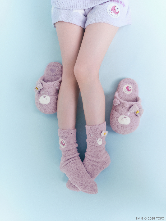【Care Bears™】ニットソックス<br>価格：3,960円<br>カラー展開：OWHT/ORG/LPNK/LAV/LBLU