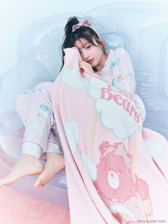 【Care Bears™】ブランケット<br>価格：8,910円<br>カラー展開：LPNK/LBLU