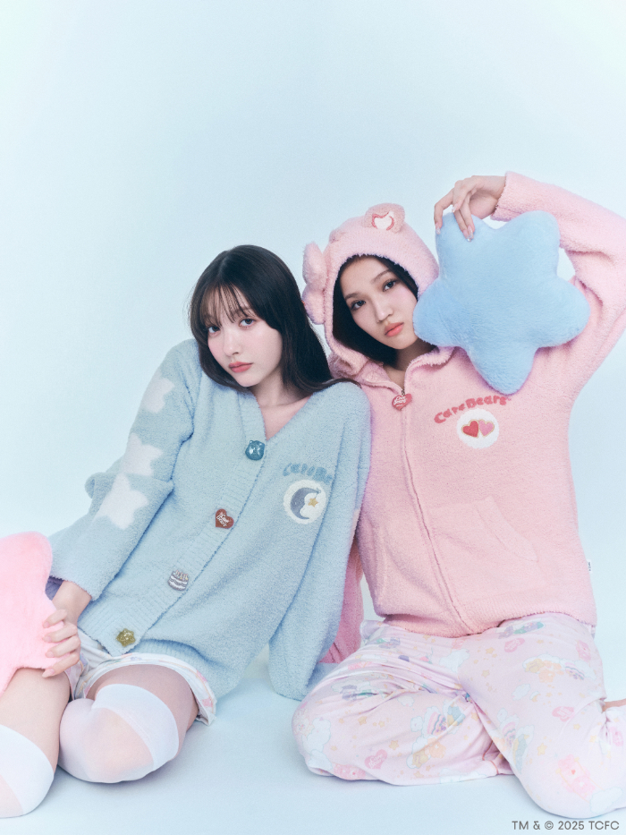 WEB&一部直営店舗限定アイテム<br>【Care Bears】パーカー<br>価格：11,880円<br>カラー展開：OWHT/ORG/LPNK/LAV/LBLU