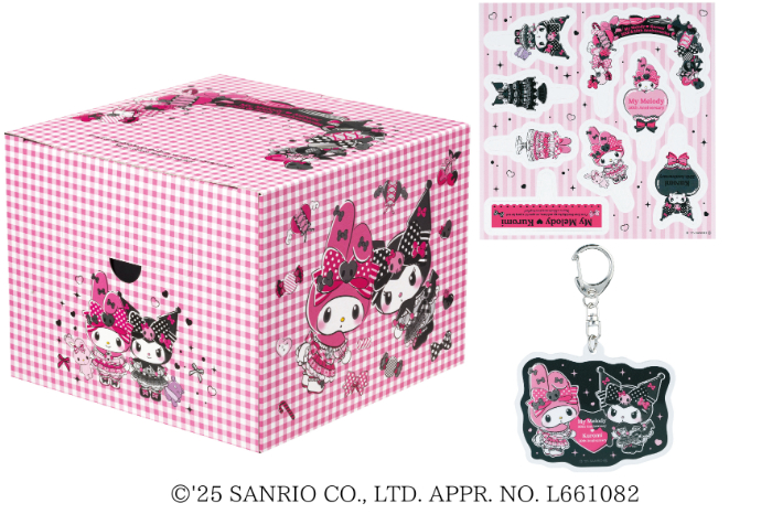 マイメロディ＆クロミ　アニバーサリークリスマスケーキ（オリジナルピックシート、アクリルチャーム付き）<br>価格：4,380円（税込4,730.40円）<br>サイズ：直径12センチ、高さ8センチ<br>4号サイズ相当：2～3人向け<br>セブン‐イレブン限定商品<br>※数量限定商品です