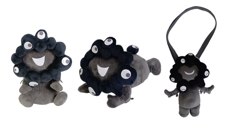 黒ミャクミャクの新商品「お手玉風ぬいぐるみ／這型ぬいぐるみ／全身ぬいぐるみポーチ」が登場！