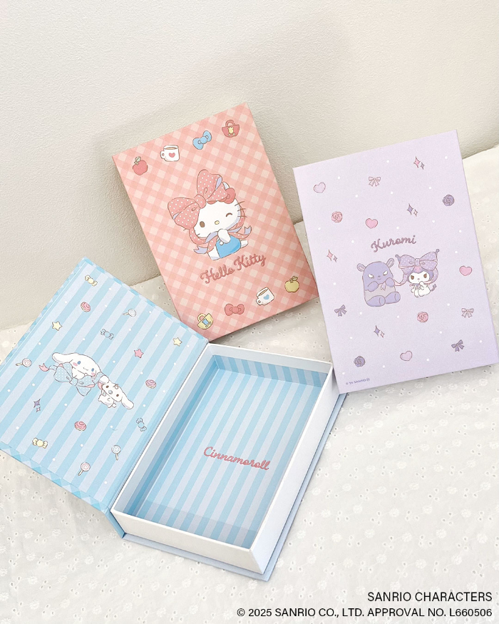 フェイクブック収納／各390円（税込429円）