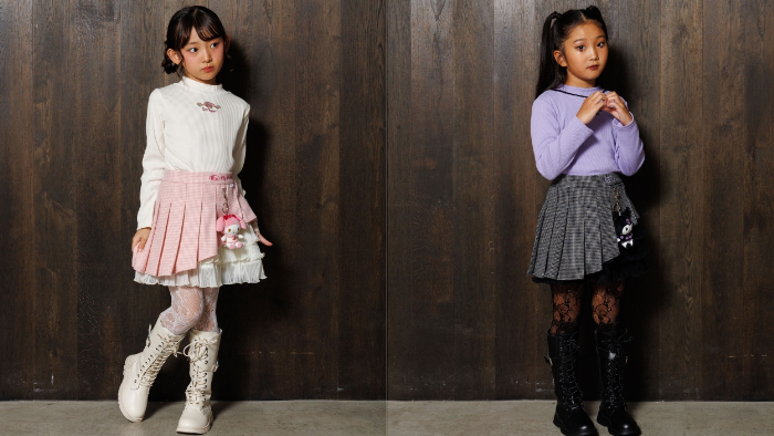 「10C REPIPI」×マイメロディ・クロミ<br>着用上から<br>【10C REPIPI】【マイメロディ/クロミ】プチハイリブトップス　全4種<br>価格：2,490円（税込）<br>サイズ：120cm／130cm<br>【10C REPIPI】【マイメロディ/クロミ】ドッキングプリーツスカート 全2種<br>価格：3,991円（税込）<br>サイズ：120cm／130cm<br>【10C REPIPI】【マイメロディ/クロミ】マスコットチャーム 全4種<br>価格：2,200円（税込）