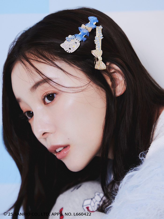 【HELLO KITTY】ヘアピンセット<br>カラー：RED, BLU<br>サイズ：F<br>価格：￥7,920