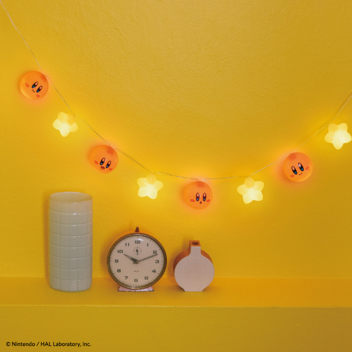 星のカービィ ガーランドライトBOOK<br>【価格】2,890円（税込3,179円）<br>【発売日】2025年11月8日（土）～<br>※無くなり次第終了<br>【発売地域】 全国のファミリーマート約9,000店