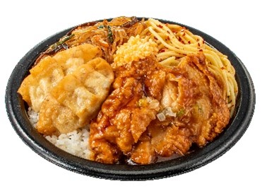 ドカ盛り！欲張り中華弁当<br>価格：698円（税込753.84円）<br>熱量：1食あたり1,033kcal