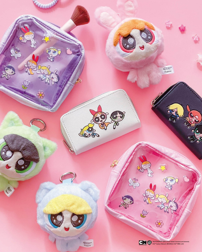 ぷくぷくシールのような立体プリントのスクエアポーチやキーコインケースも先行発売