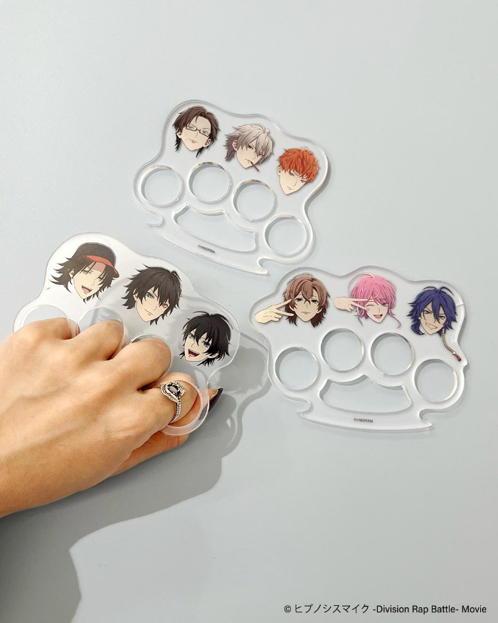 3連アクリルリング／各390円（税込429円）