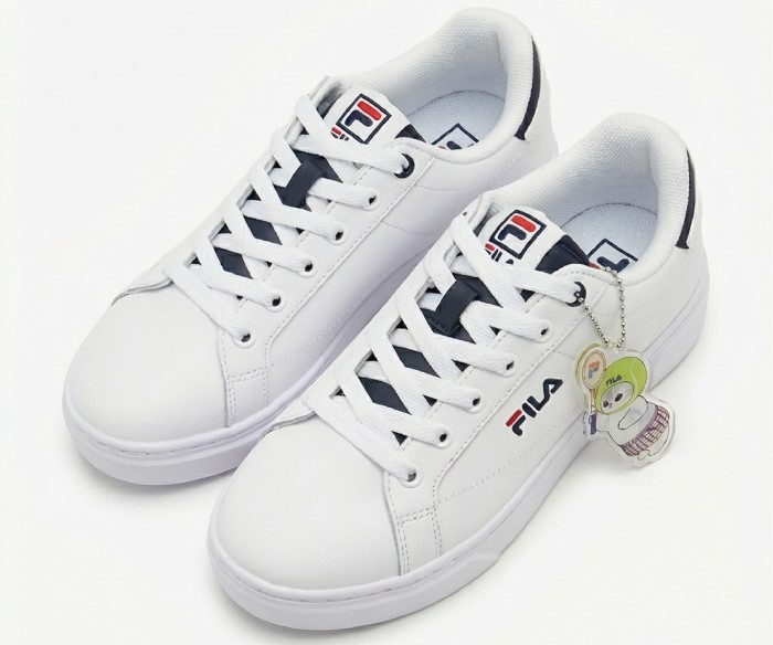 「mofusand」にゃんこたちが伝説のテニスプレイヤー姿に！「FILA」初のコラボアイテムが登場